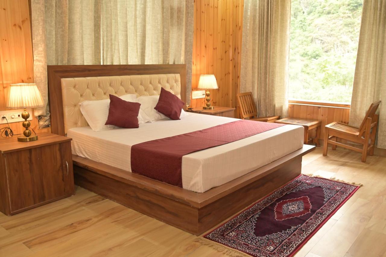 Hotel Royal Galaxy Tirthan Banjar ภายนอก รูปภาพ