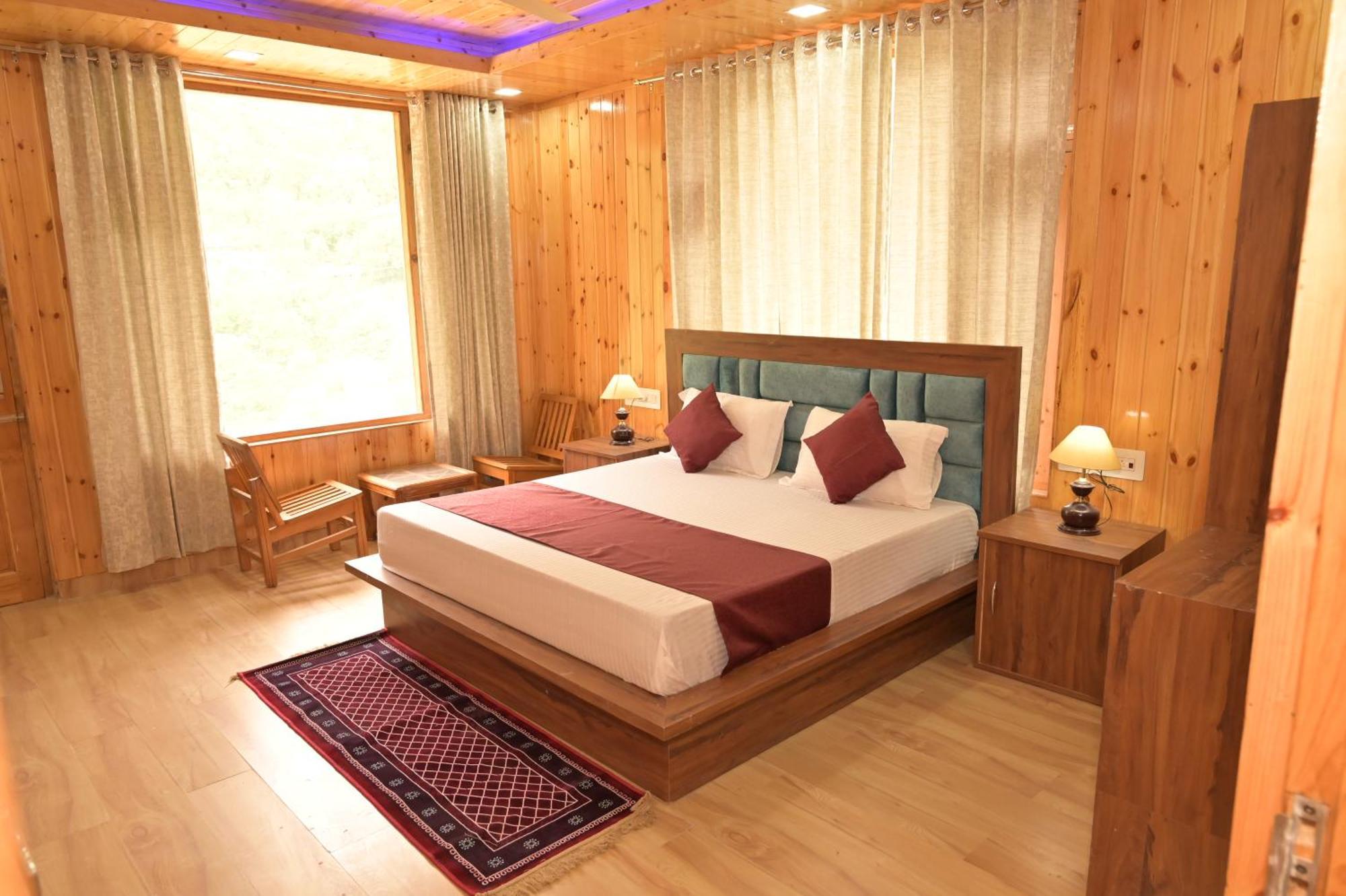 Hotel Royal Galaxy Tirthan Banjar ภายนอก รูปภาพ