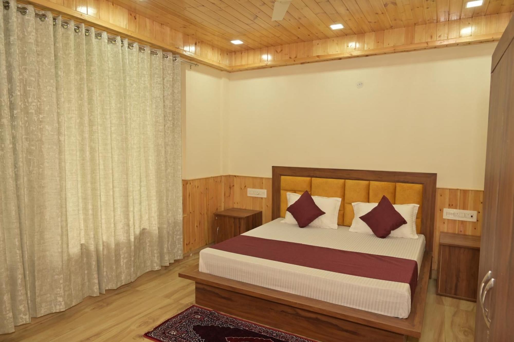Hotel Royal Galaxy Tirthan Banjar ภายนอก รูปภาพ