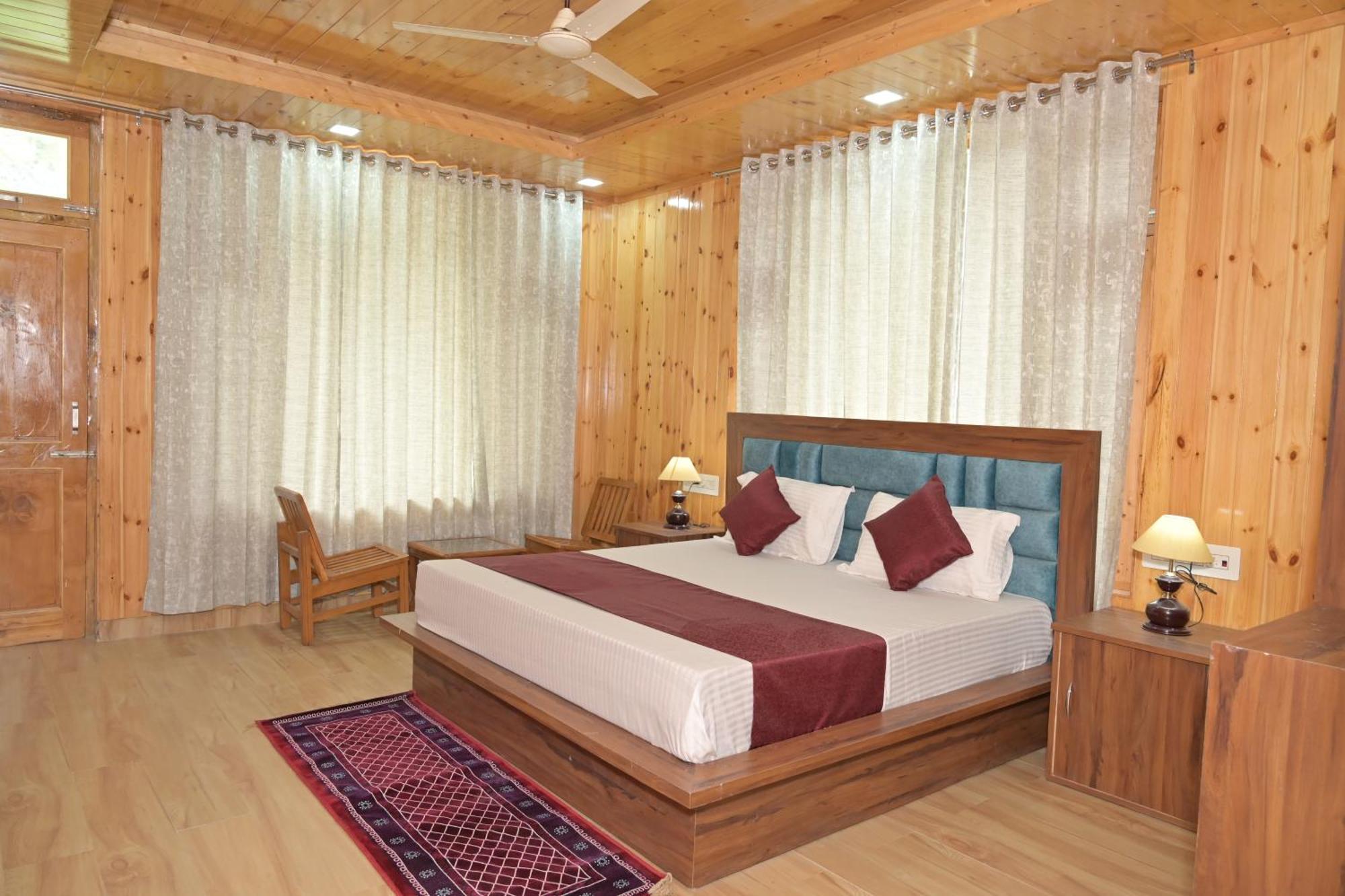Hotel Royal Galaxy Tirthan Banjar ภายนอก รูปภาพ