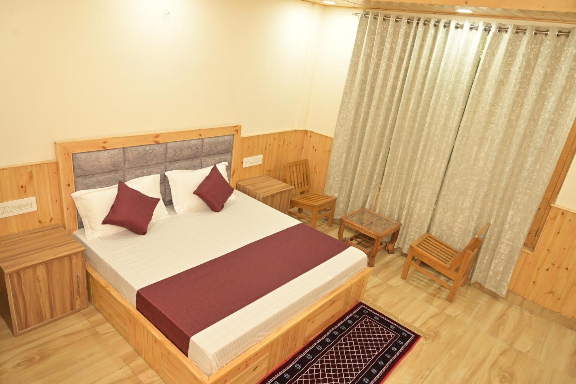 Hotel Royal Galaxy Tirthan Banjar ภายนอก รูปภาพ