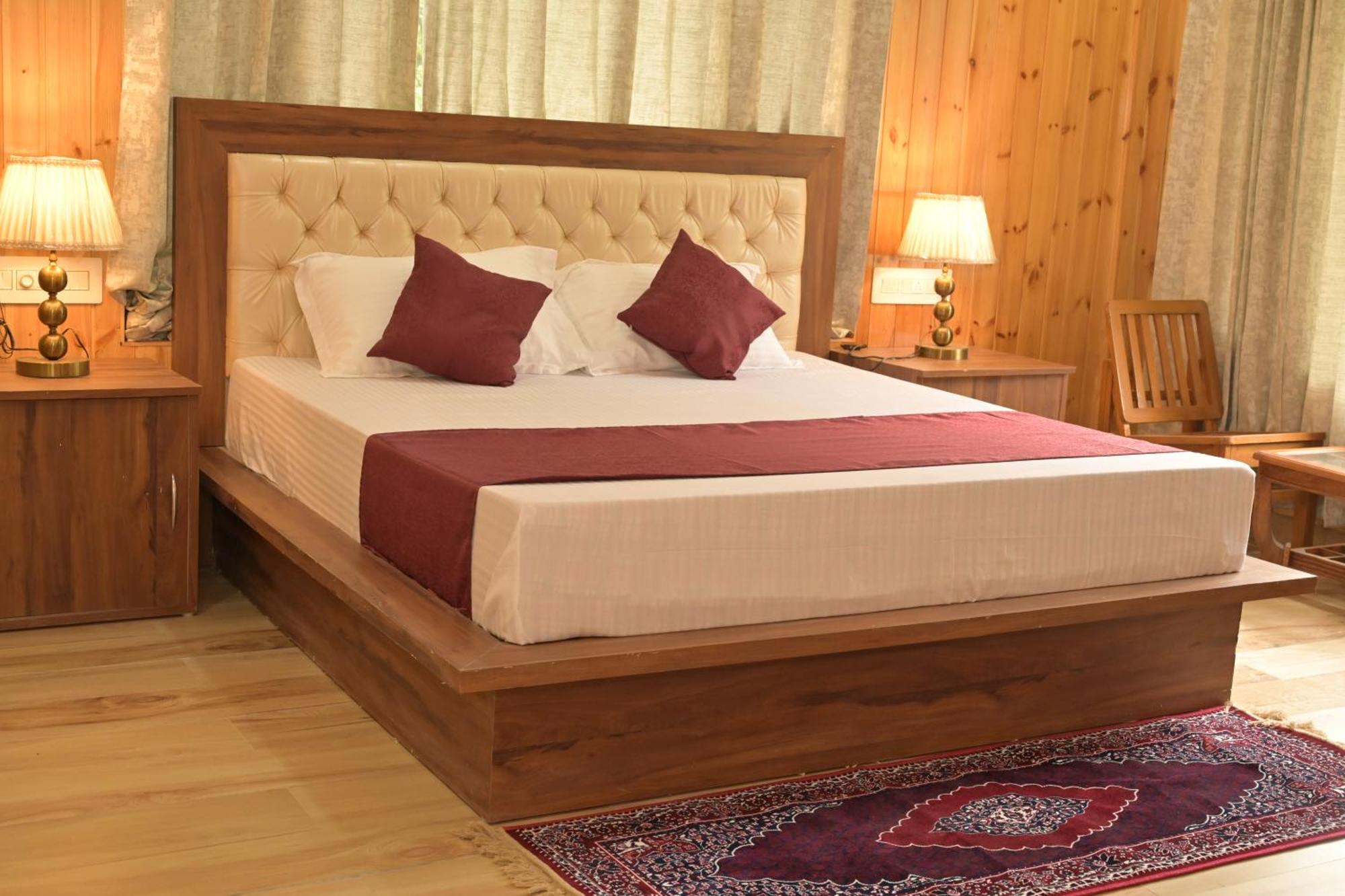 Hotel Royal Galaxy Tirthan Banjar ภายนอก รูปภาพ