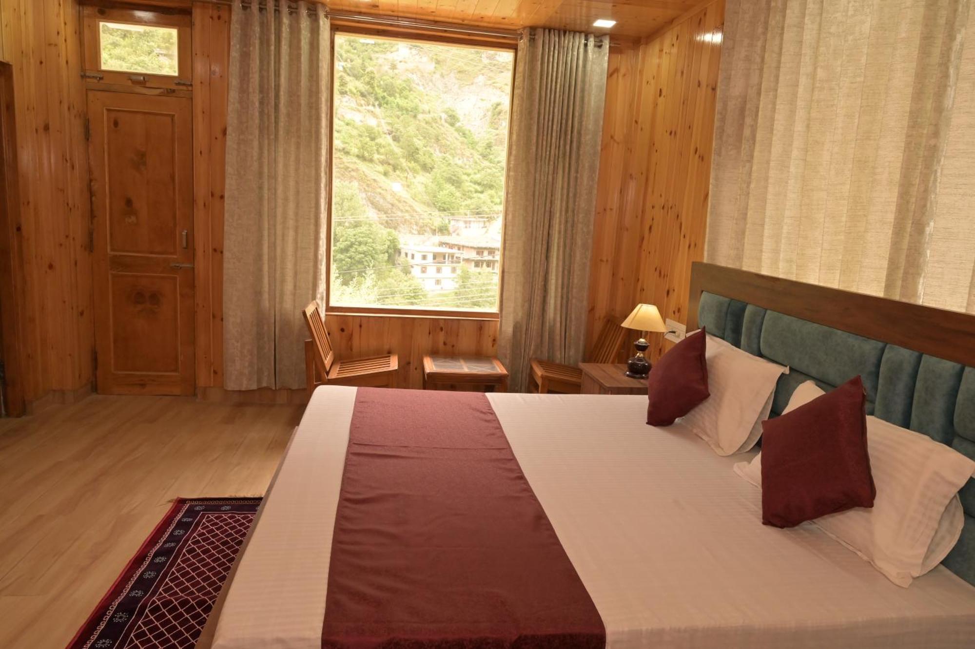 Hotel Royal Galaxy Tirthan Banjar ภายนอก รูปภาพ
