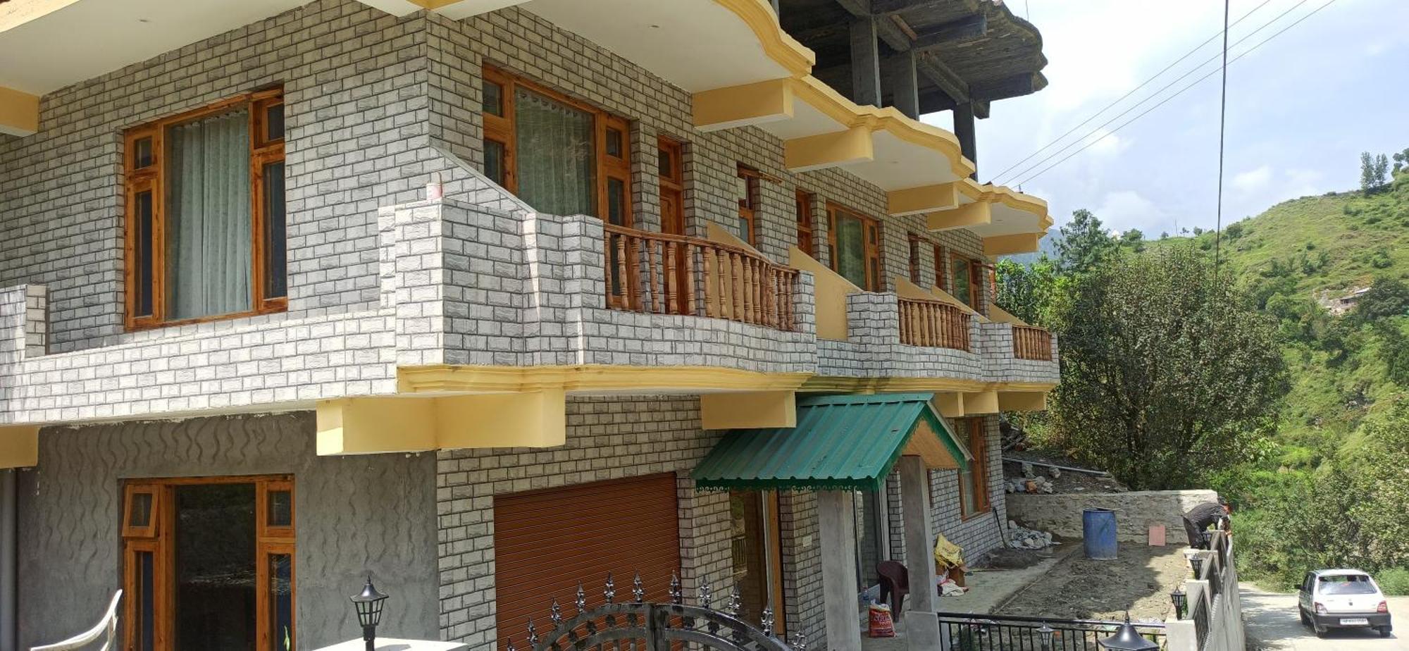 Hotel Royal Galaxy Tirthan Banjar ภายนอก รูปภาพ