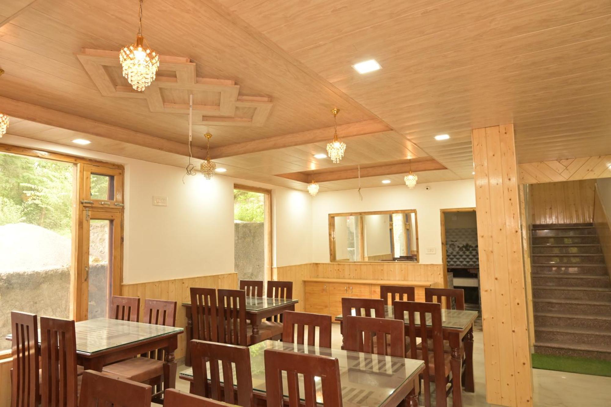 Hotel Royal Galaxy Tirthan Banjar ภายนอก รูปภาพ