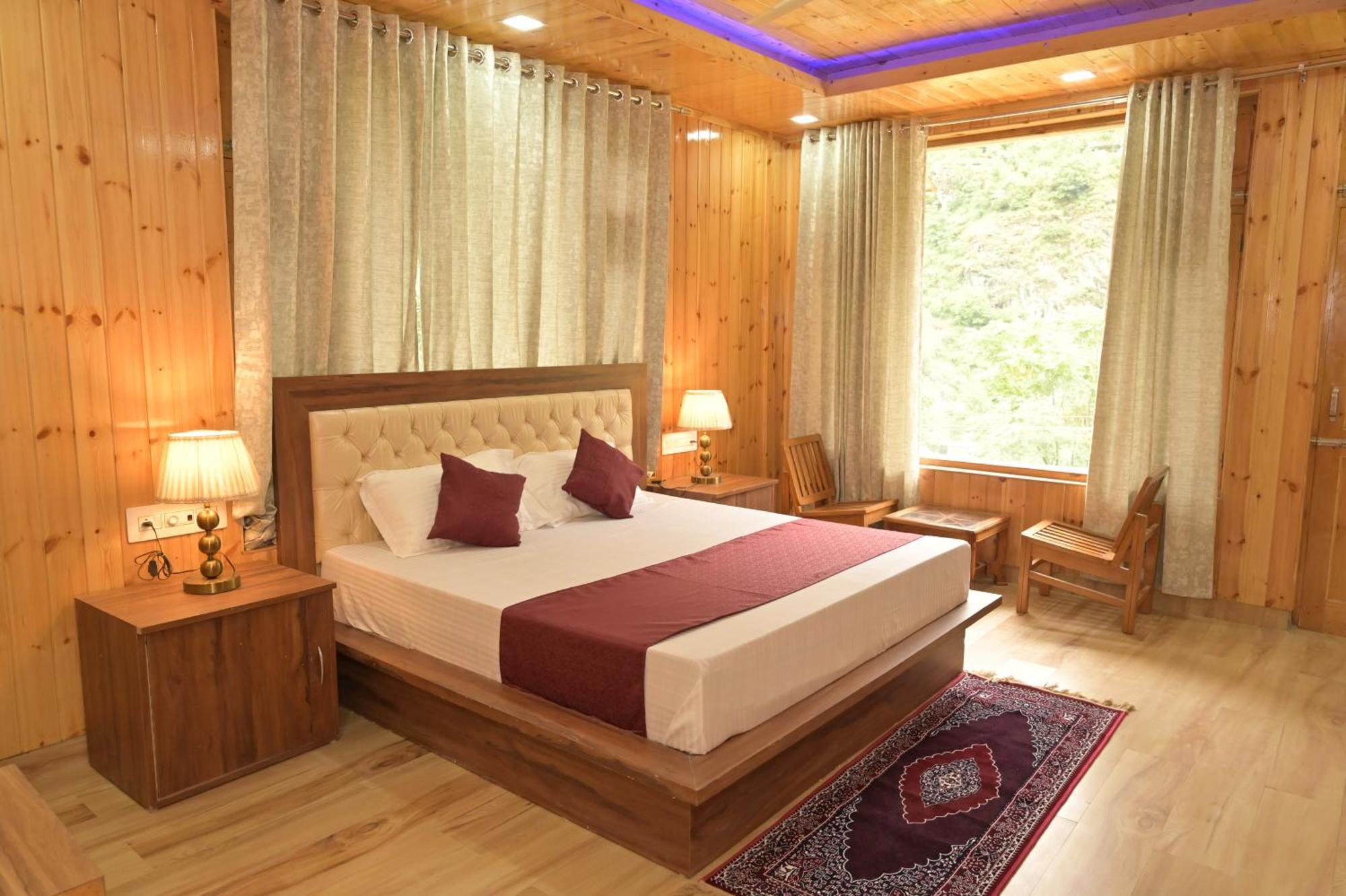 Hotel Royal Galaxy Tirthan Banjar ภายนอก รูปภาพ