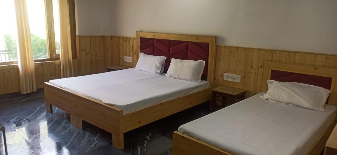 Hotel Royal Galaxy Tirthan Banjar ภายนอก รูปภาพ