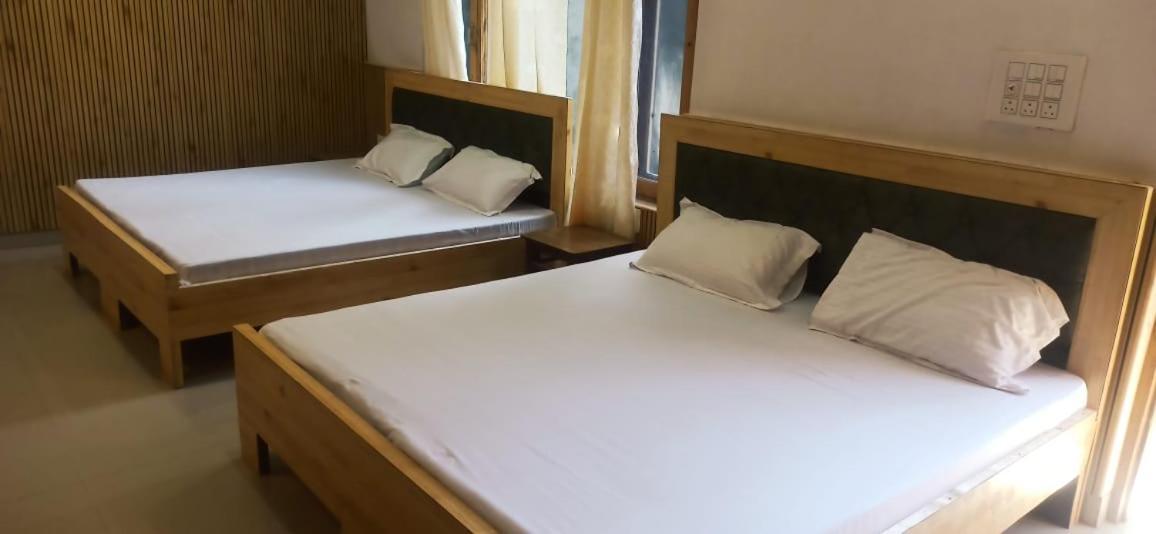 Hotel Royal Galaxy Tirthan Banjar ภายนอก รูปภาพ
